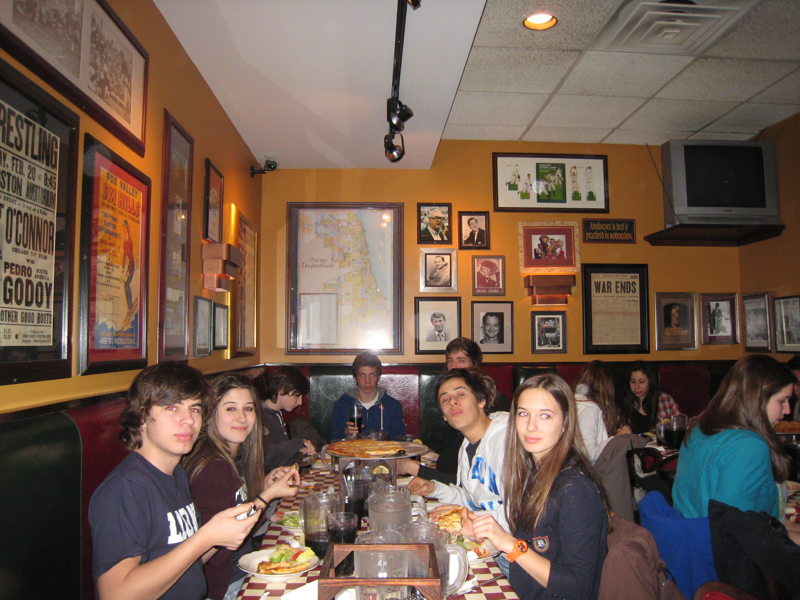 EATING THE CHICAGOAN PIZZA IN CHICAGO